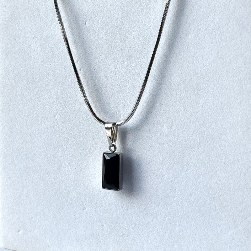Quadrine Pendant Chain