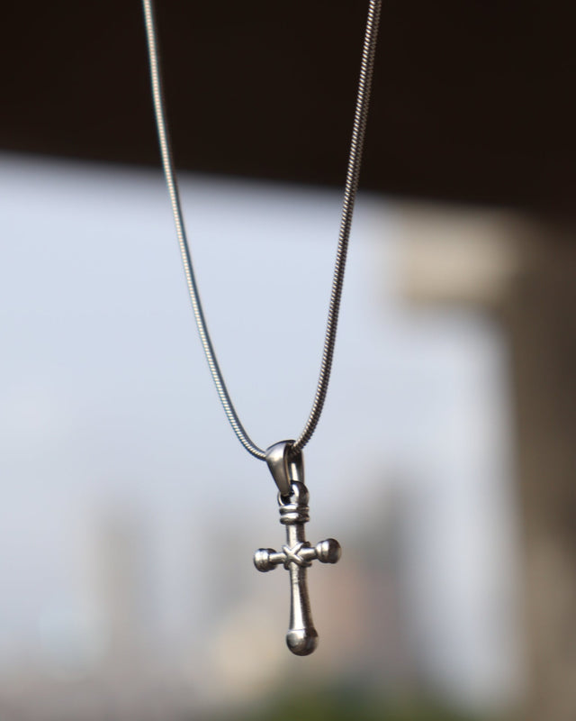 Bolt Cross Chain – Sicsense