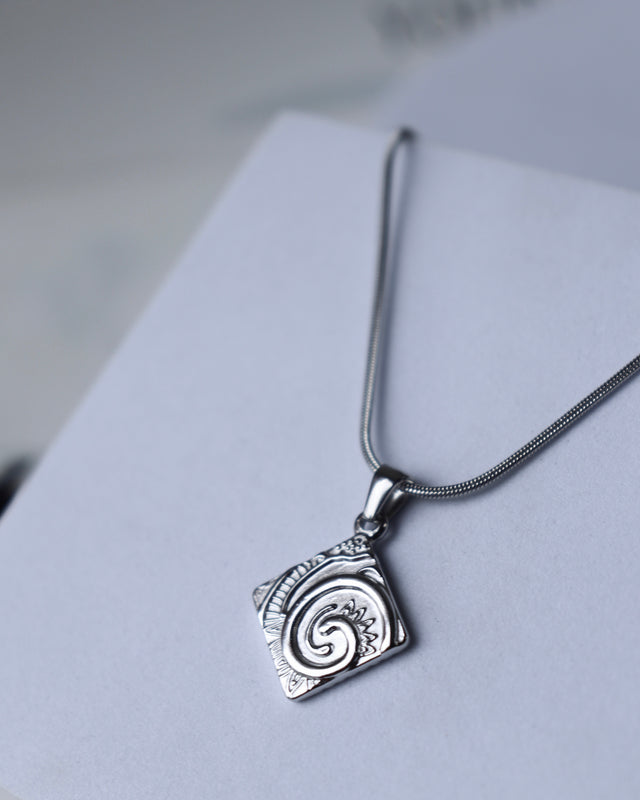 Dune Pendant Chain